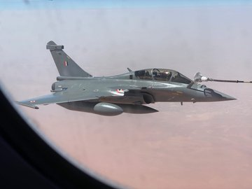 ANI's tweet photo. Rafale fighter jets being refuelled mid-air on their way to Ambala from France. 

Appreciate the support provided by French Air Force for our Rafale journey back home, says Indian Air Force https://t.co/CrqXPdgJwP