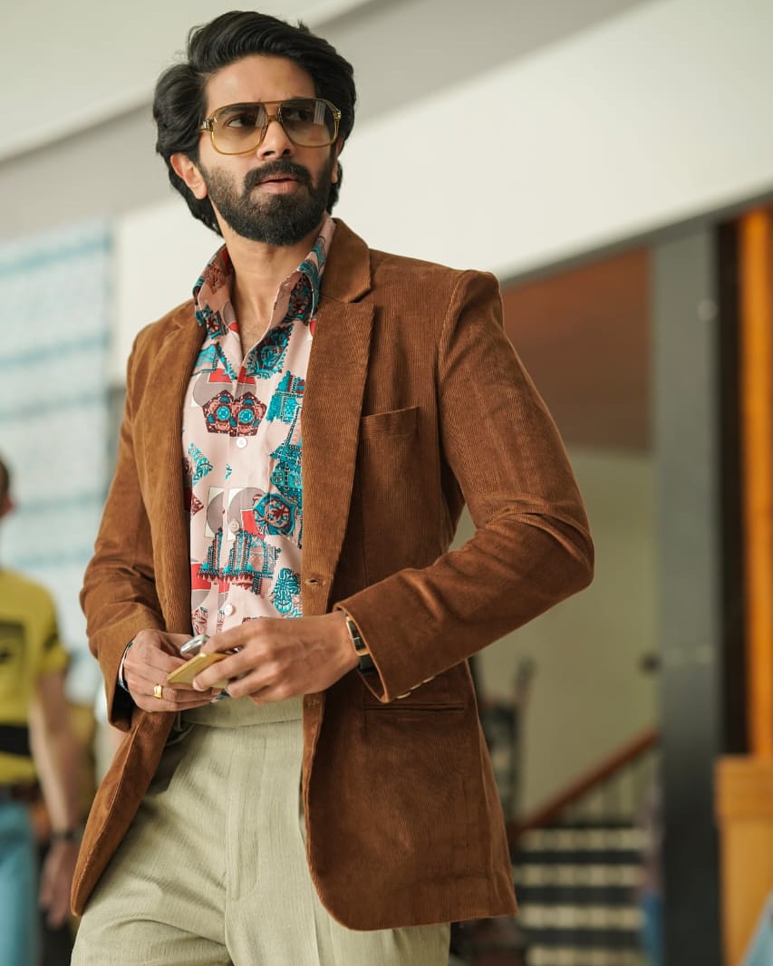 cinemaloops's tweet photo. Wish you happy birthday @dulQuer
 🙂💛
#HappyBirthdayDULQUER https://t.co/0R1S65nvit