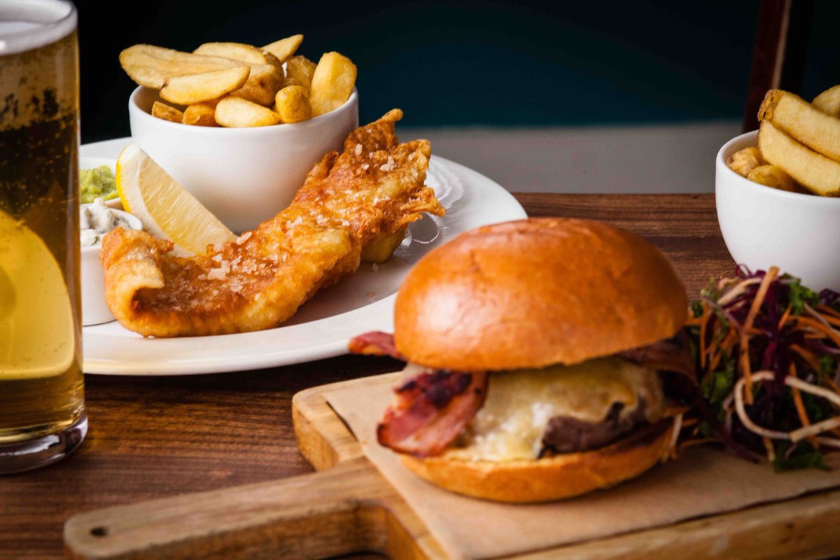 ox_magazine's tweet photo. It looks like this weekend is going to be a warm one. Why not pop down to #TheGreyhoundInn at #LetcombeRegis for a bite to eat in the sun ☀️

https://t.co/QvikbmbdD8 https://t.co/Yq1CF1dZ30