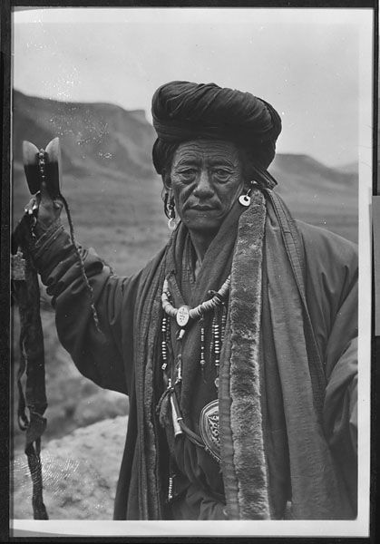 Bonpo Lama - archives. On voit un petit peu mieux !