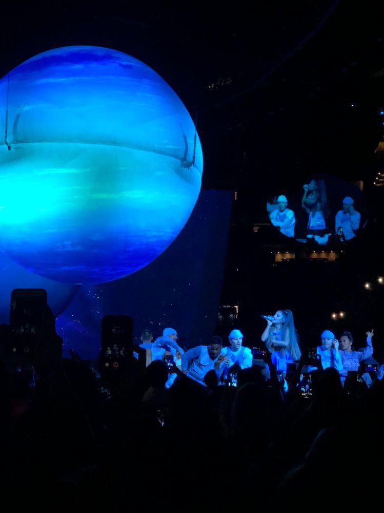 notearschar's tweet photo. what was your sweetener world tour date ? https://t.co/KqhJgD5PpS