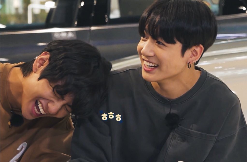 koosmostae's tweet photo. the amount of happiness and cuteness radiating from taekook, it’s a good day. https://t.co/XC0IUbBRXR