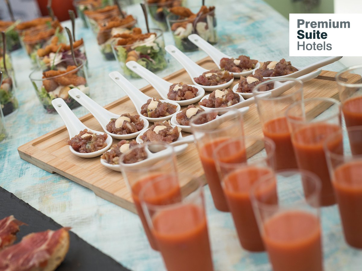 PSHotels's tweet photo. ✨Recuerdos bonitos✨ Hoy recordamos los eventos de verano que organizábamos en #AkoSuite. Atardeceres en inmejorable compañía, deliciosa gastronomía, un entorno acogedor y buena música. ¡Deseamos que muy pronto, podamos volver a
disfrutar de estos momentos ❤!  #Barcelona https://t.co/mOTE7mIag4