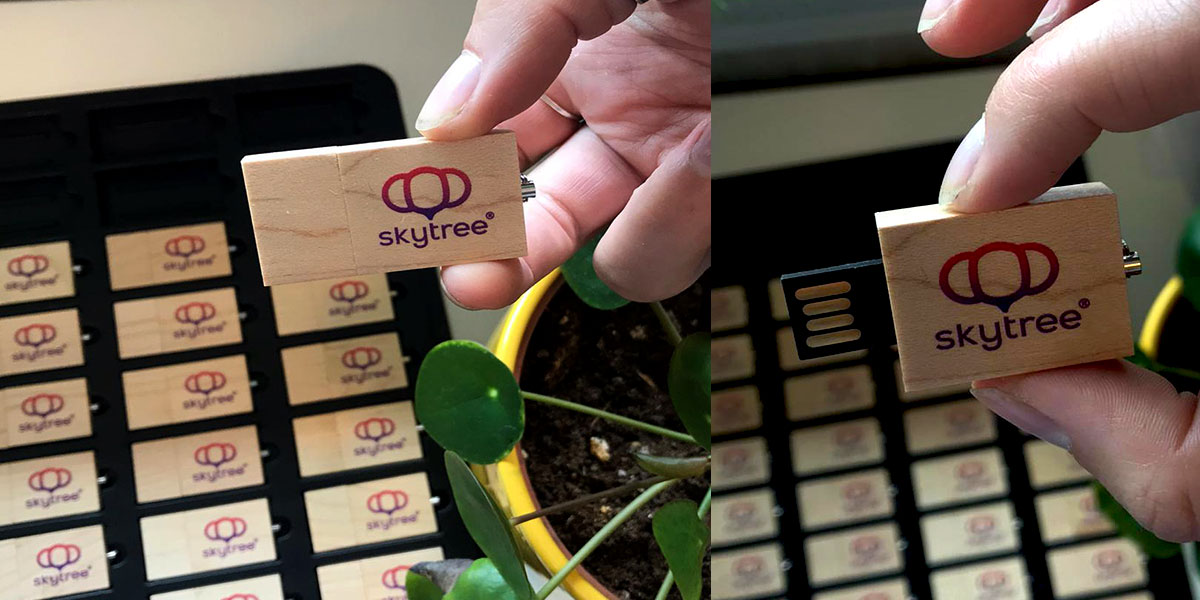 skytreeco2's tweet photo. ...This is instead of paper takeaways with the hope they will be reused and we will be remembered.
What do you think? Do you like them?
Thanks to our wonderful handmodel for the day Saskia Spruit #branding #sustainable #memorykeys #gifts #recycledmaterials https://t.co/ccFyRvQ64R