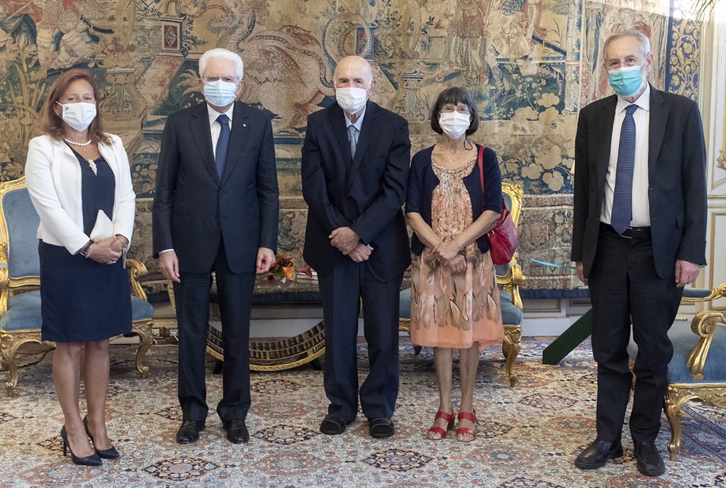 Il Presidente #Mattarella ha ricevuto questa mattina al #Quirinale Sami #Modiano al quale ha consegnato l'onorificenza di Cavaliere di Gran Croce al Merito della Repubblica Italiana