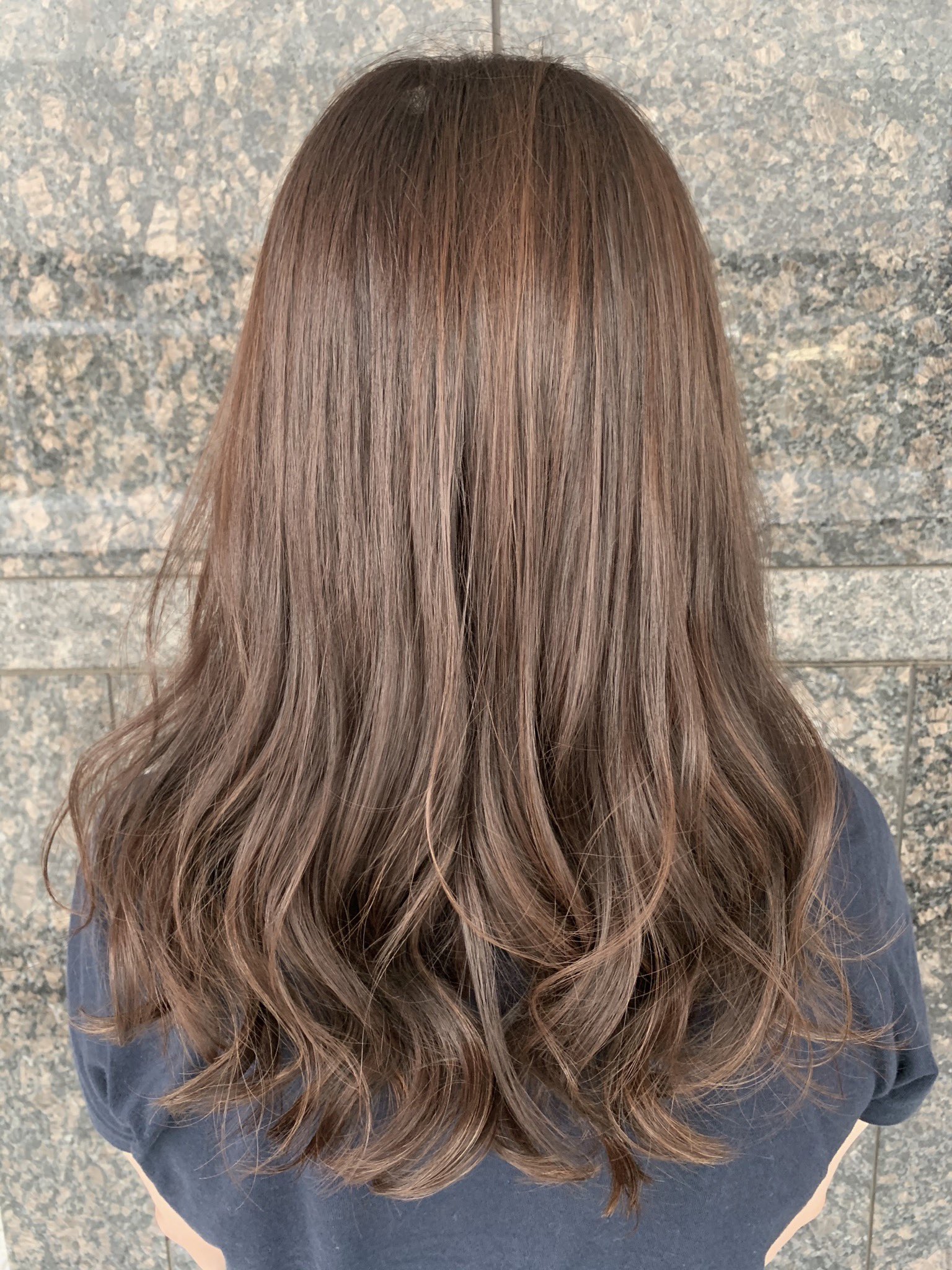 梶原直美 大人女性の艶髪作りのお手伝い ヘアーカフナ お客様と写真を撮る事が少なくなってたの マスクだし なんて思って でもね お写真いいですか って聞いたら え 嬉しいです って言ってくれる お客様 やっぱり可愛くなった姿は私が撮らずに