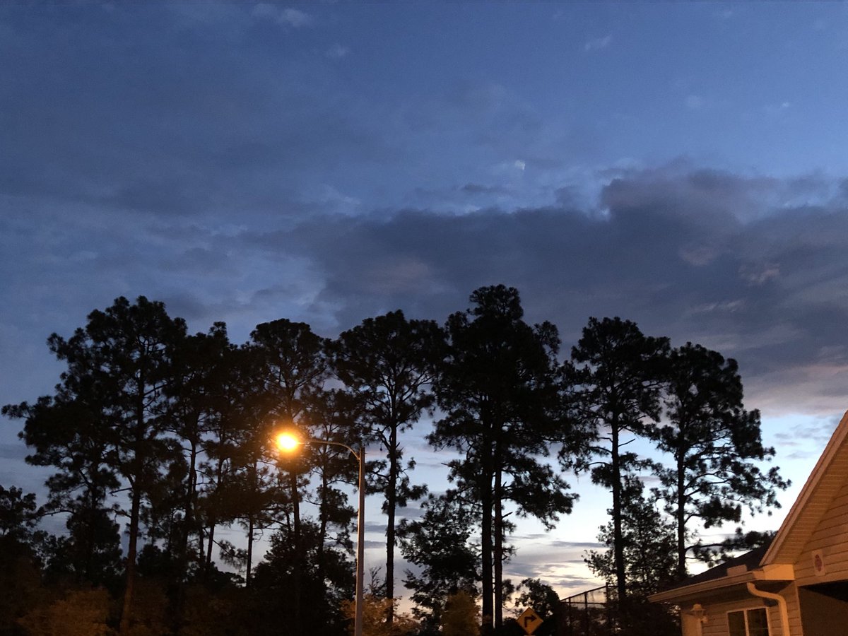 My prize for finishing a very very very intense night shift. I love the morning skies.  ✨