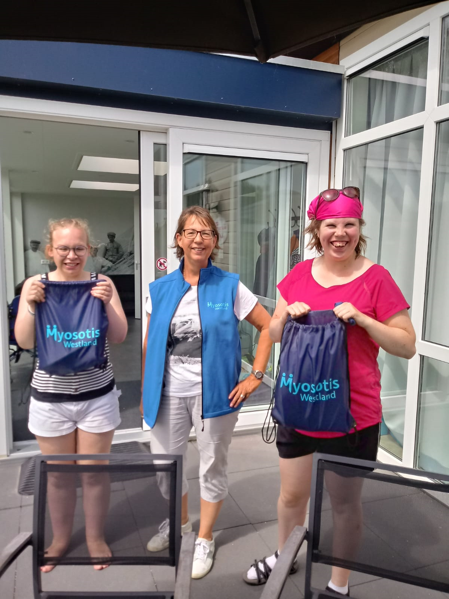 Last week, we donated some of our fresh fruit and vegetables to fill up the backpacks of the people from the St. Myosotis foundation in the Westland. We hope this people have had an amazing day and a delicious smoothie.  #vitaaleurope #nationwide produce #stmyosotis #charity