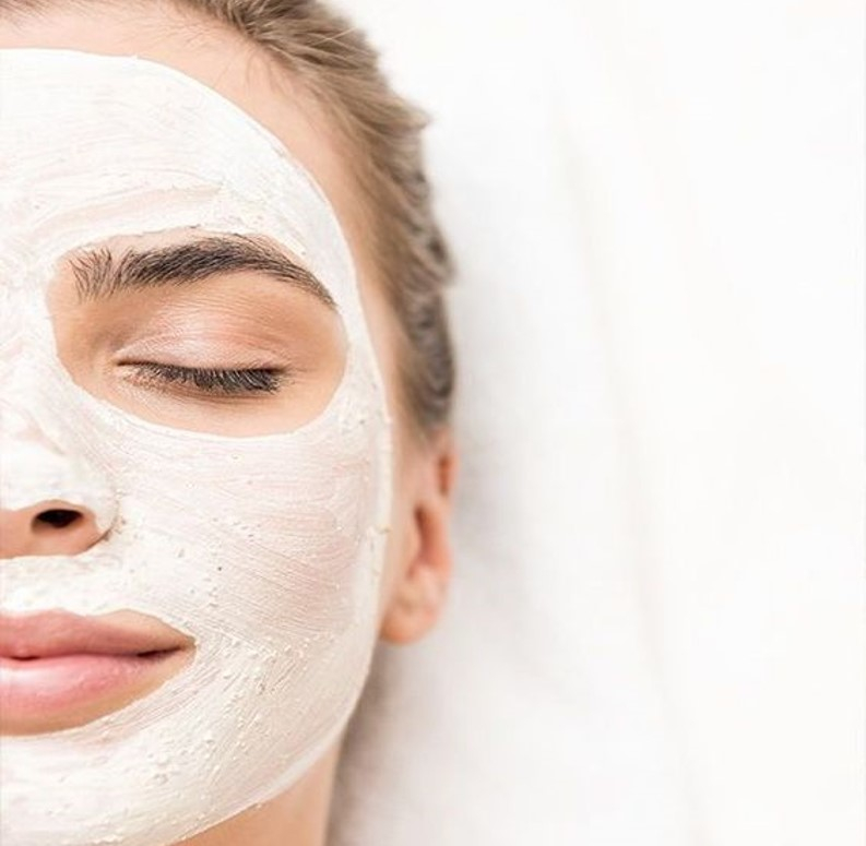 KaesoBeauty's tweet photo. Hands up who is using their Friday for a much needed pamper night? 🙋

If you haven't already, make sure you try out our brand new Pink Clay mask with Kaolin Clay 😍 A magnet for toxins and impurities, it is ideal for those who suffer from oily or acne-prone skin!
#pinkclay https://t.co/brtcYEIIHI