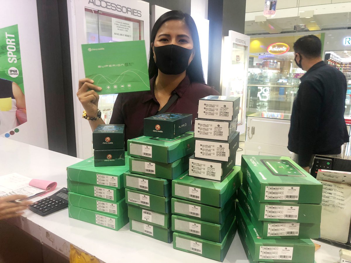 CELINEBURCE's tweet photo. Ang dami niyong request mga Ka-Malasakit! Ito na po bumili na ako ng additional 40 gadgets. Magbasa tayo ng letters sa Thursday  para sa 19 lucky letter senders! #teamMalasakit #MalasakitMovement https://t.co/mujCjdBVxv