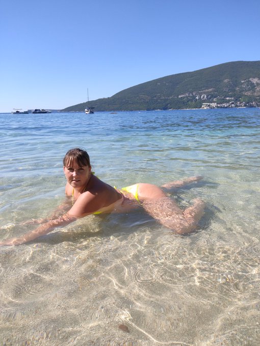 Let's go for a swim😜 https://t.co/6QUT8cxgMo<a href="/tag/curvy"class="tags"><span>#curvy</span></a><a href="/tag/pregnant"class="tags"><span>#pregnant</span></a><a href="/tag/cooking"class="tags"><span>#cooking</span></a><a href="/tag/tease"class="tags"><span>#tease</span></a>