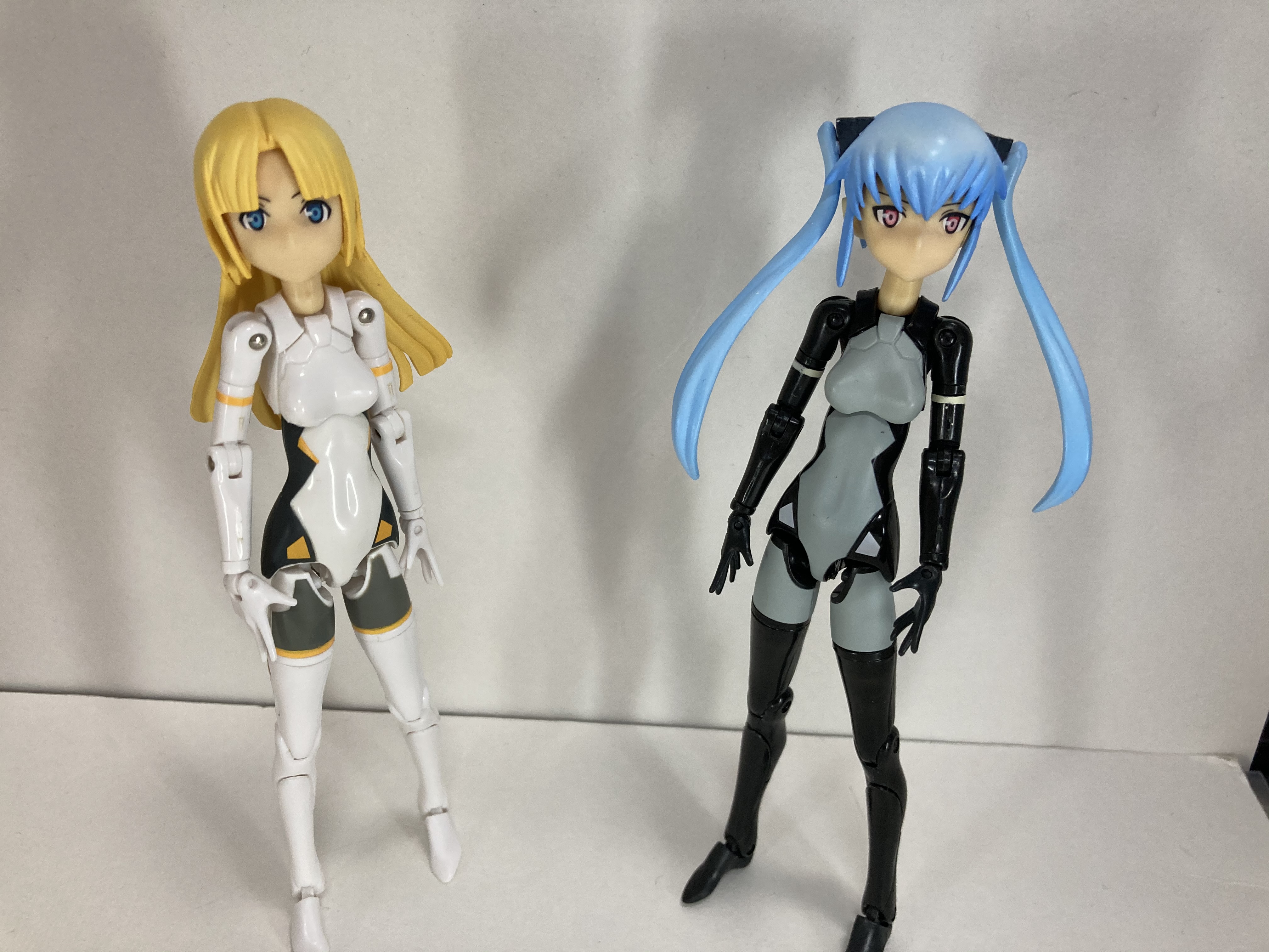 ゼロライン2号機 前回のアーンヴァル トランシェ2と並べて 素体 武装 アプデ版 Mk 2 とは別の形で多彩で初代独特の楽しさがあります うちにある天使型 悪魔型全部並べた図も Mk 2との比較は ちょっと考えますね 武装神姫 T Co