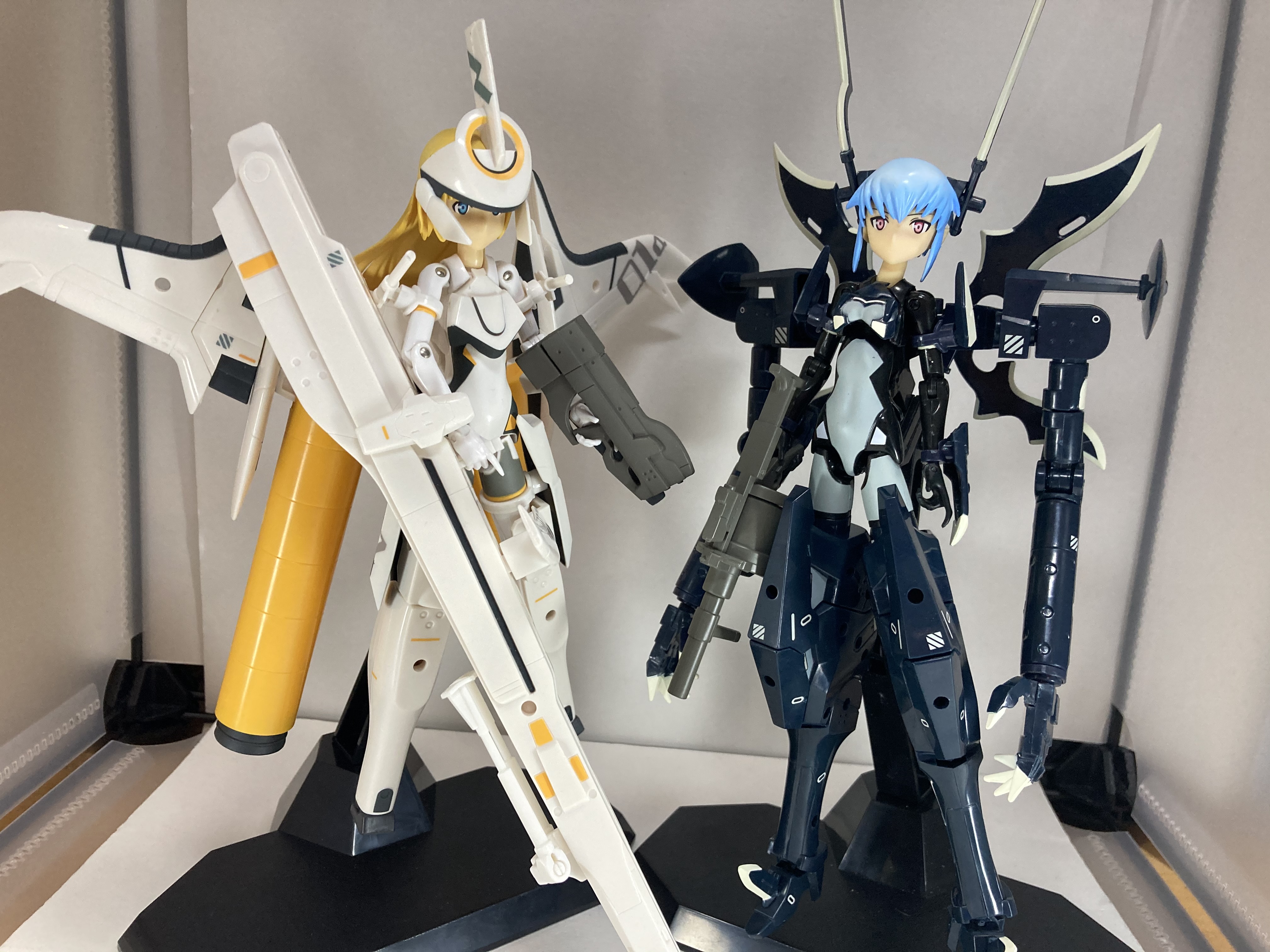 ゼロライン2号機 前回のアーンヴァル トランシェ2と並べて 素体 武装 アプデ版 Mk 2 とは別の形で多彩で初代独特の楽しさがあります うちにある天使型 悪魔型全部並べた図も Mk 2との比較は ちょっと考えますね 武装神姫 T Co