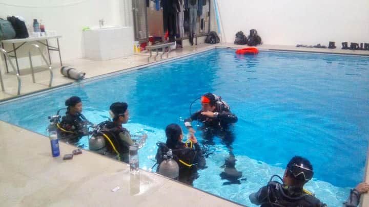 SiltlessDeepSea's tweet image. Confined pool sessions!