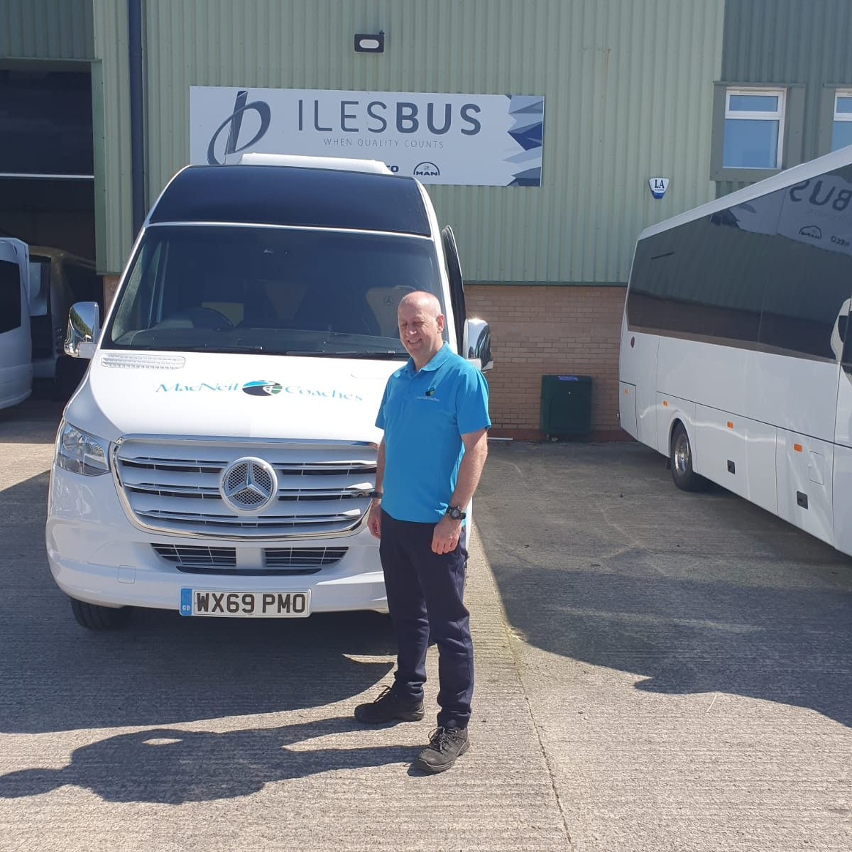 This week Donald Macneill could finally take delivery of his new 19 seat Vegas Luxury Minicoach, due to being unable to travel due to Covid-19.

All of us at Ilesbus UK thank Donald for his business

#ilesbusuk #coachbuilder #mercedesvanconversion #newdelivery