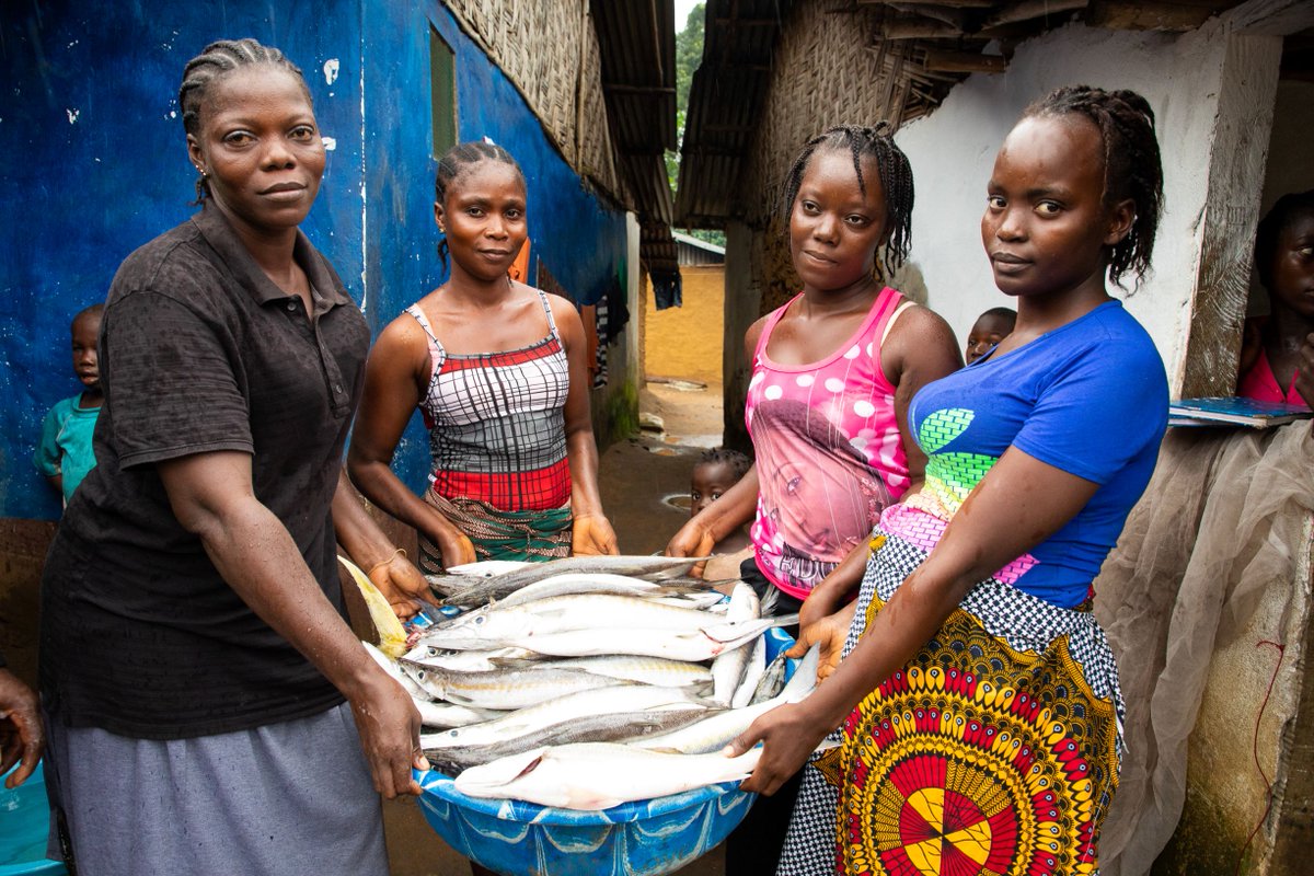 At the <a href="/WorldBank/">World Bank</a> we believe a successful approach to accelerate the demographic transition is by:
💪🏿Empowering women 
👩🏾‍💻Employing women 
🏥Enhancing access to reproductive health services 
🕮 Educating girls 
Do you agree? RT &amp; learn more: wrld.bg/hfAd50AarMU