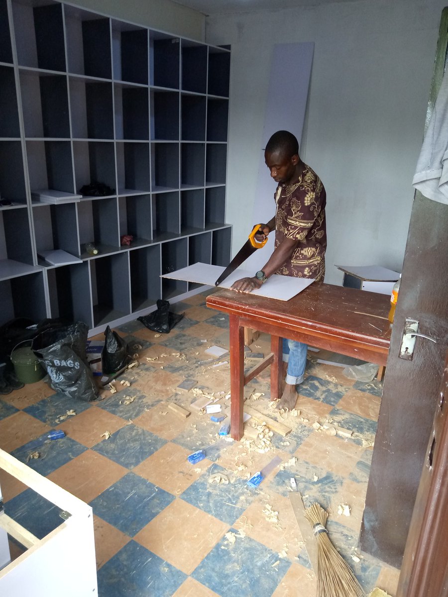Lukolmsol's tweet photo. Final stages, books about to go up.
@YAANigeria @IRISinIowa @yesprogramnews @ECAatState
#irisalumniglobalgrant
#thereadingsoldier
#82divisionmilitarybarracks
#firstlibrary
#yesalumninigeria https://t.co/X5ix1GxTsk