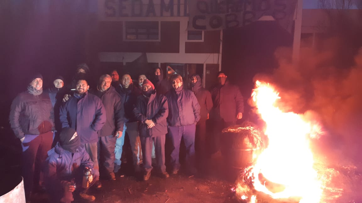 barciaml's tweet photo. 🔔#Ahora en @CadenaTiempo Alberto Sánchez #Vocero #Sedamil ▶️'Hace más de 2 meses que estamos atravesando está situación. El panorama es el cierre de fábrica. Hay unos 100 trabajadores que aún no arreglaron el retiro. Hay muchos que no pueden pagar un alquiler'. https://t.co/uKHGQ1KTfQ