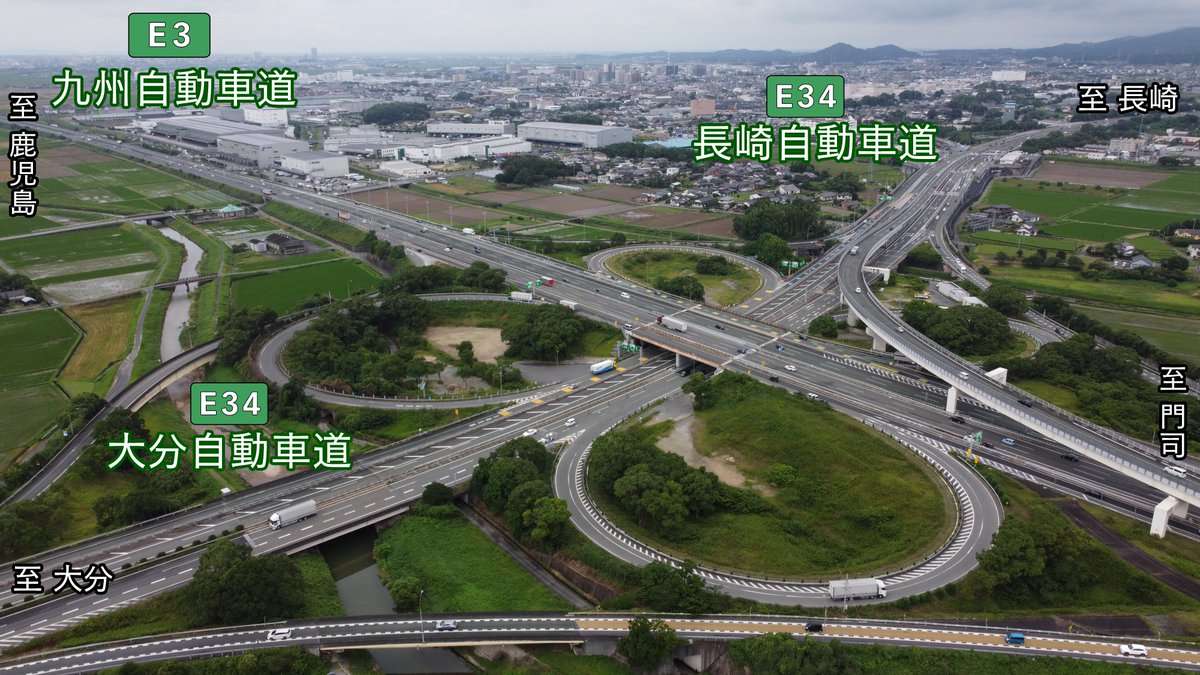 車で駆け回る旅人 鳥栖jct 九州道とe34長崎道 大分道と交わる日本で唯一のクローバー型jct 名の通り空から見ると 四つ葉のクローバに見える 空撮jct