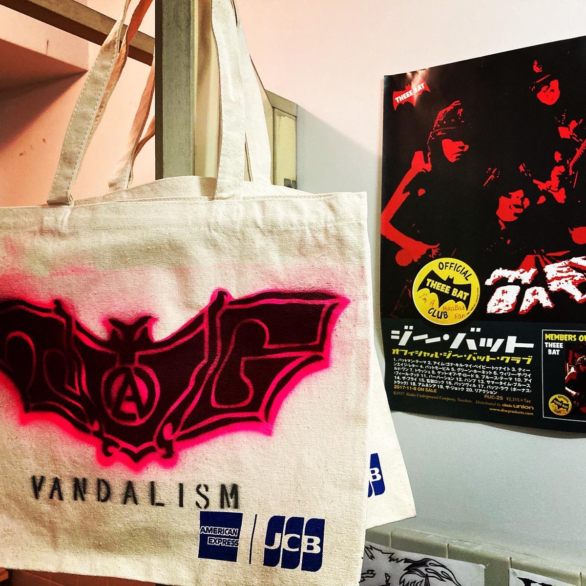 harauru's tweet photo. 最近スプレーやりすぎてとうとういい匂いに思えてきた🤤🤤🤤
あした明後日休みですけどお買い上げ頂いた方にお配りしてますので是非もらって下さいねー!
#TxVxG #thevintagegarden #SOWT https://t.co/kwvVN37JpH
