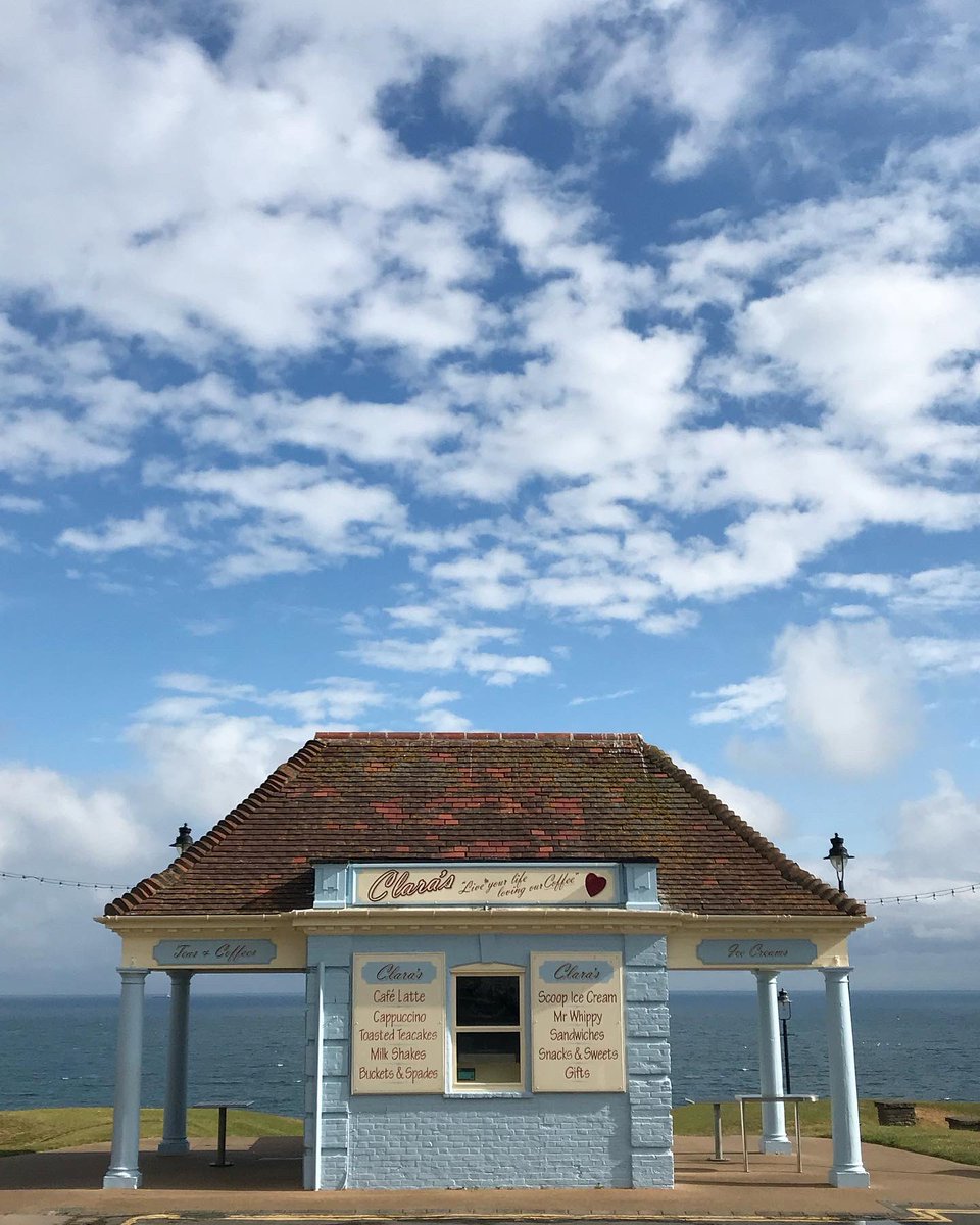 If you’re lucky enough to be staying in the UK this summer, here are five fantastic places not to miss in beautiful #Yorkshire from culture to the coast #welcometoyorkshire nicolachilton.com/post/five-fant…