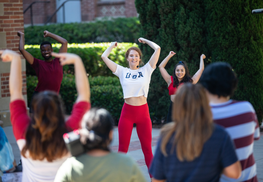 HeatDanceLA's tweet photo. 🧡 Today is the LAST DAY we are accepting Internship Applications for the year 2020! 📭🗒📑 If you’re interested in being an Intern for Fall 2020, make sure you’ve attended an info session online last night or tonight!  Of course, current interns may be staying on and https://t.co/iXYCsiCKU1