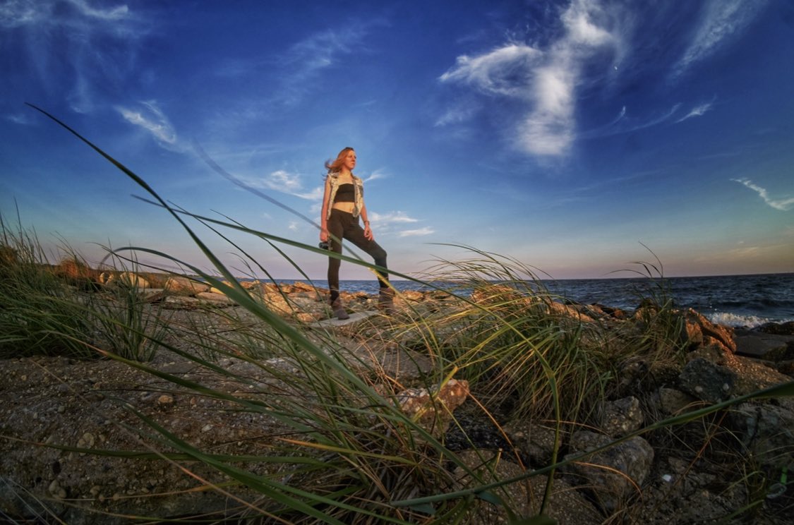 Sarah_sah_sass's tweet photo. What's your superpower? #photographer #sarahmartin #goldenhour #longislandgirl #longisland #marina #blueskies #sony #lenstesting https://t.co/xtfJsYP1zv