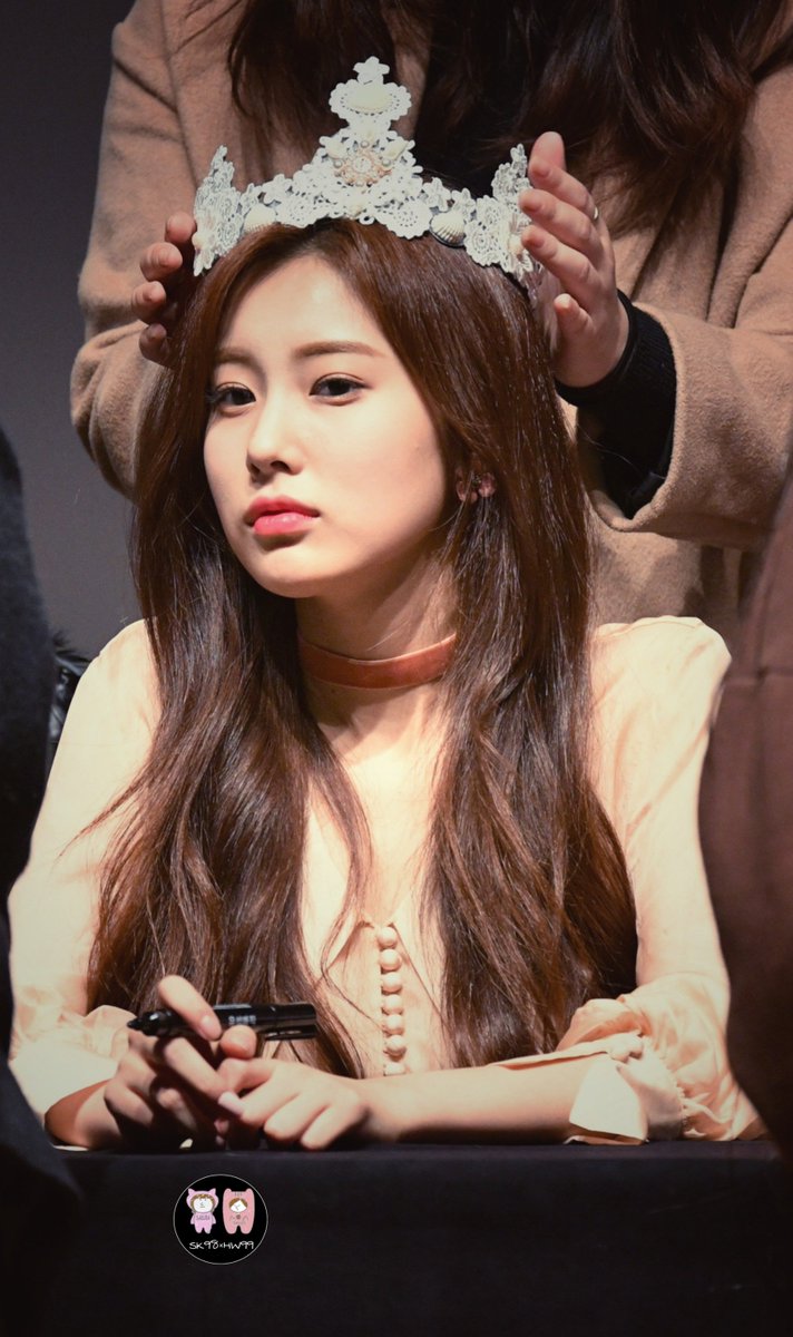 Everyone seems like this photo
I like it too ☺️
My queen 🤭

#KangHyeWon #강혜원 #HyeWon #혜원 #ヘウォン #IZONE #아이즈원