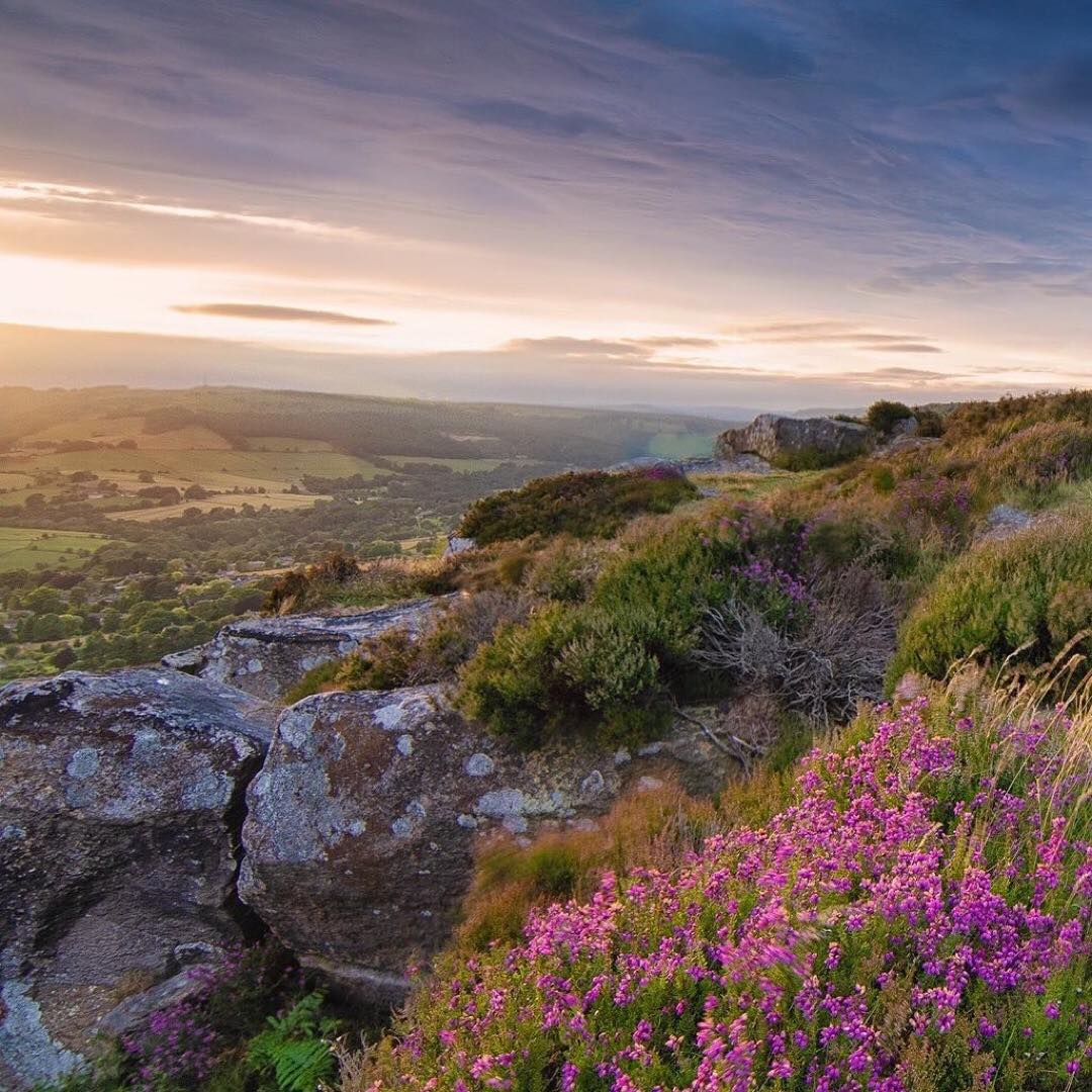 FischersBaslow's tweet photo. We are so grateful to have beautiful views like these right on our doorstep.
Baslow Edge captured perfectly by @phil_sproson_photography on Instagram🌿☀️#PeakDistrict #BaslowEdge #Sunset #PeakDistrictNationalPark #FischersBaslow #TravelTuesday https://t.co/LKBfv6tJb9
