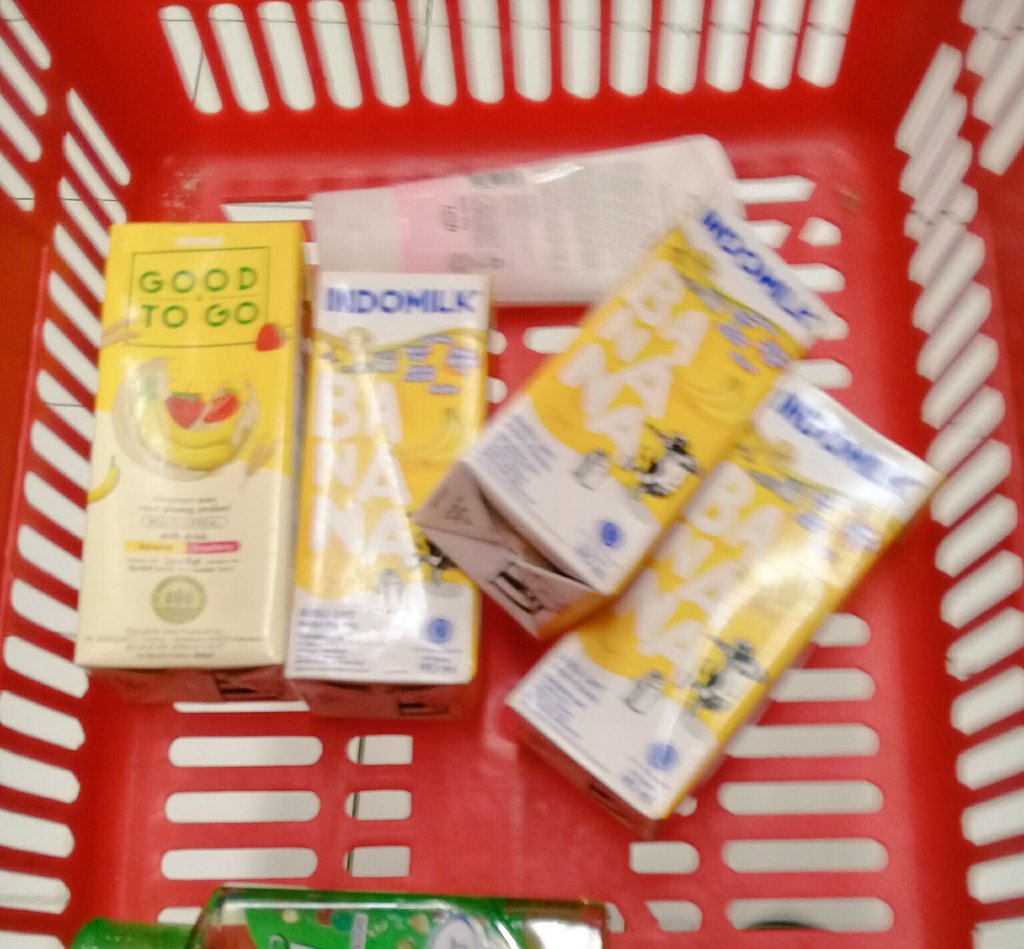 minseokaff_'s tweet photo. @Indomilk @tokopedia Udah deh minn gausah kode kode an!🙄
Nohh aku beli kan tuhh..walopun ni aku beli di toko offline:v,dan tadinya kukira gaada😖 eh ternyata ada donggg dan cuman segituu😫 untung dah belii👉👈😭😂 https://t.co/S6a3RRPwRK