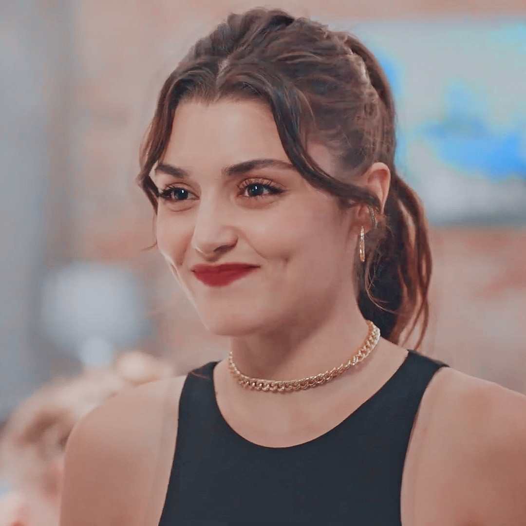 Ханде эрчел 2021 эда. Эда йылдыз. Эда элдыз. Ханде эрчел 2020 эда. Эда йылдыз ханде.