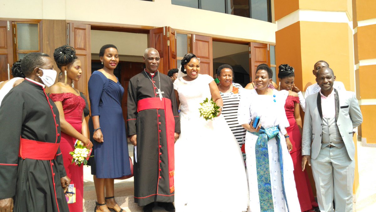 GideonBByamugi1's tweet photo. We bless God for this : He has brought us this far. Silver Jubilee celebration. GOD BLESS YOU ALL. #LetscelebrateMarriage
#25YearsofHIVPositiveMarriage #PositiveWitness #Positiveliving #PositivePrevention https://t.co/YMo5H0oyl0