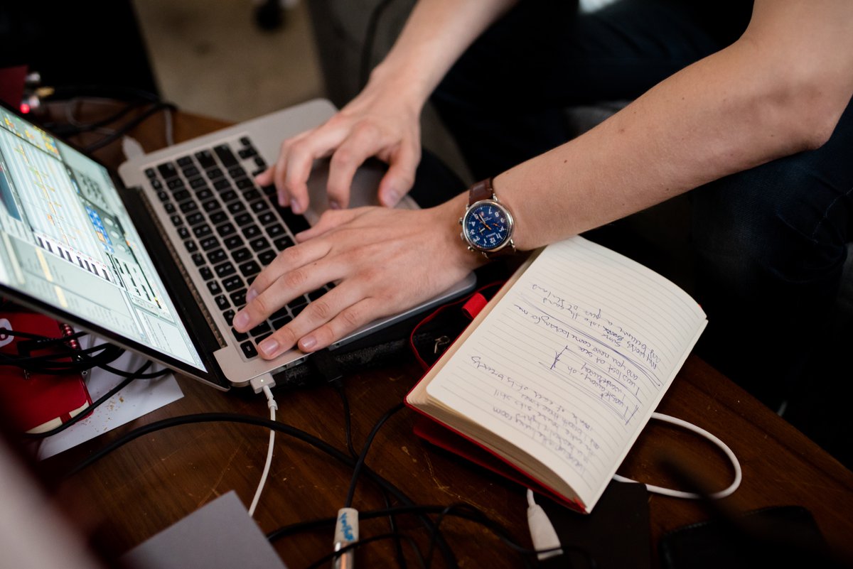 Möchtest du mehr über verschiedene Einnahmequellen bei YouTube, wie Kanalmitgliedschaft, Superchat und Merchandise erfahren? Melde dich für unseren Livestream morgen ab 15:00 Uhr an, um neues Potenzial für deinen Channel zu entdecken. Für Creator ab 10k+
events.withgoogle.com/diversify-your…