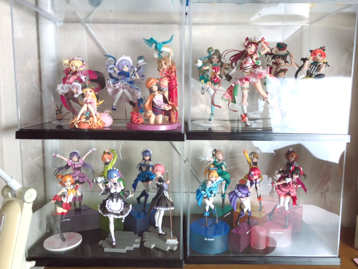 私の部屋の美少女フィギュア達🥰ホームセンターで売っている段の幅を