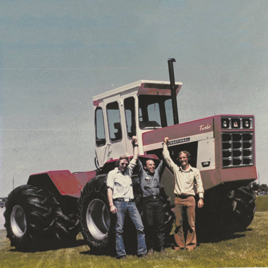 octanepress's tweet photo. The 1973 International 4366 used a Steiger chassis with an International engine, driveline, paint, and decals. This is the engineer team the day they finished the first prototype.
πΈ: Paul Nystuen Image Collection from our π Tractor
#steiger #steigertractor #tractortuesday https://t.co/PCAPmVR7mm