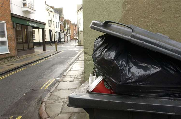 LATCoNetwork's tweet photo. Householders with bin collections will soon be able to call back refuse trucks to collect their rubbish via new technology. #LocalServicesDelivery #SocialGood #Enablinginnovation #LATCoNetwork #LATCo  https://t.co/Rf9Y66g19i https://t.co/nszfc7Hz2F