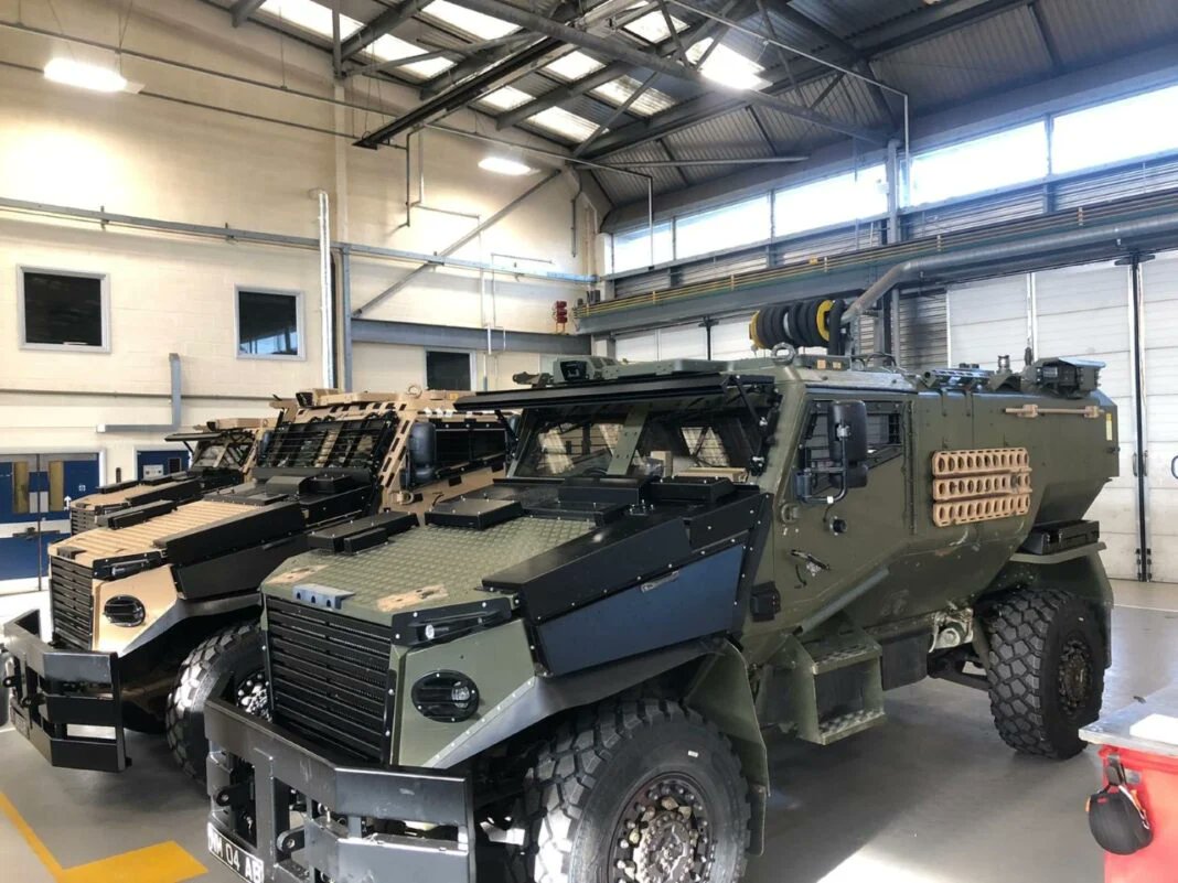 Civil order modification carried out on Foxhound ahead of deployment to Bosnia. Makes for a menacing profile, a useful addition to the toolbox
