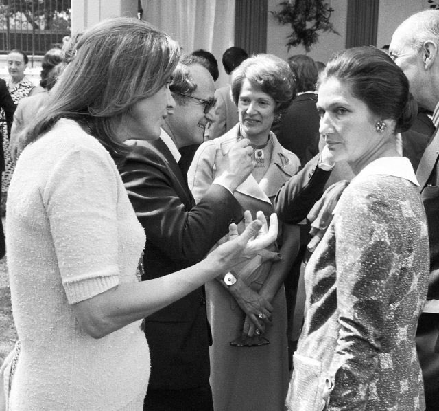 ValerieAmmirati's tweet photo. Gisèle Halimi est allée rejoindre Simone Veil 
Une pensée à mes amies avocates 🤩 https://t.co/jQZF1hpHZU
