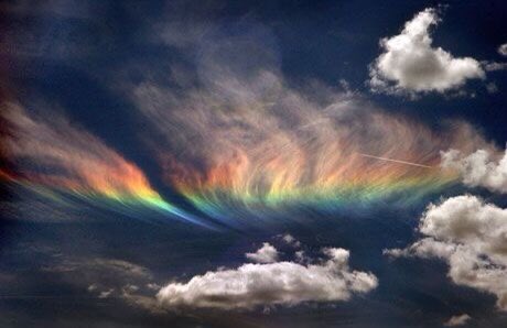 WeShallRise144K's tweet photo. Rare “Rainbow” Spotted Over Idaho #RadionicShips #RadionicClouds #5D #HeavenlyHost #WatchTheSkies https://t.co/Ir7XaYHJoK https://t.co/UfOxxXvFQk