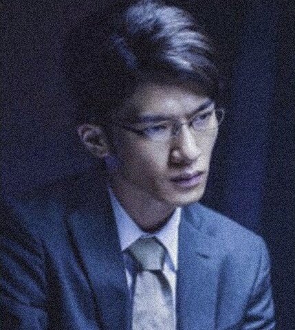 nonono0122's tweet photo. 冷淡強面部長となぜかプラベでご飯行くことになったから、集合場所でめちゃくちゃドキドキしてたら、「おい」って声かけられて一瞬誰かわかんなかったんだけど「え！髪型……」って思わず言ったら、「なんだよ、そんなに似合ってないか？」っていつもと違うビジュで言われて、違う意味でドキドキしたい https://t.co/eZK3xxV2PH
