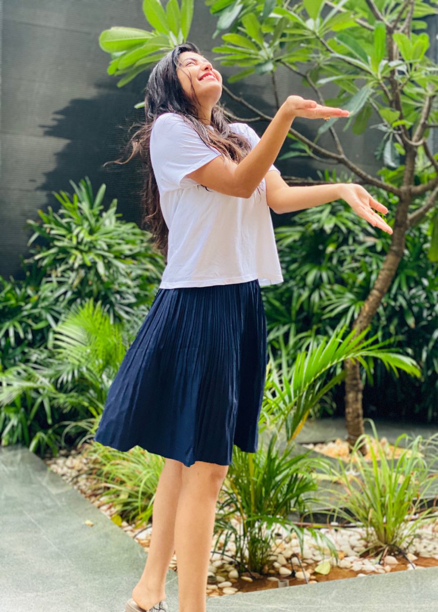 AthulyaOfficial's tweet photo. Little droplets of happiness ❤️❤️ #rainyday #rain #loveweather💕 #breezy https://t.co/pzifZakACY