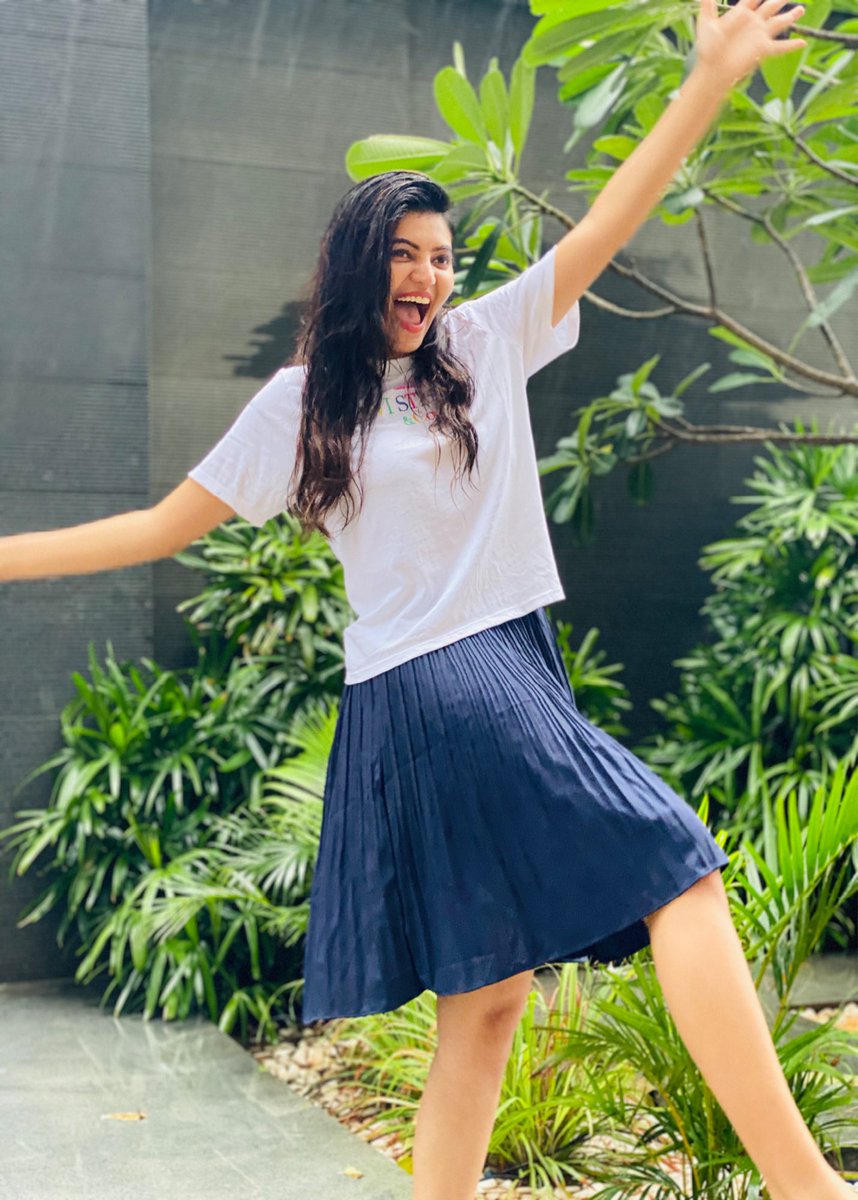 AthulyaOfficial's tweet photo. Little droplets of happiness ❤️❤️ #rainyday #rain #loveweather💕 #breezy https://t.co/pzifZakACY