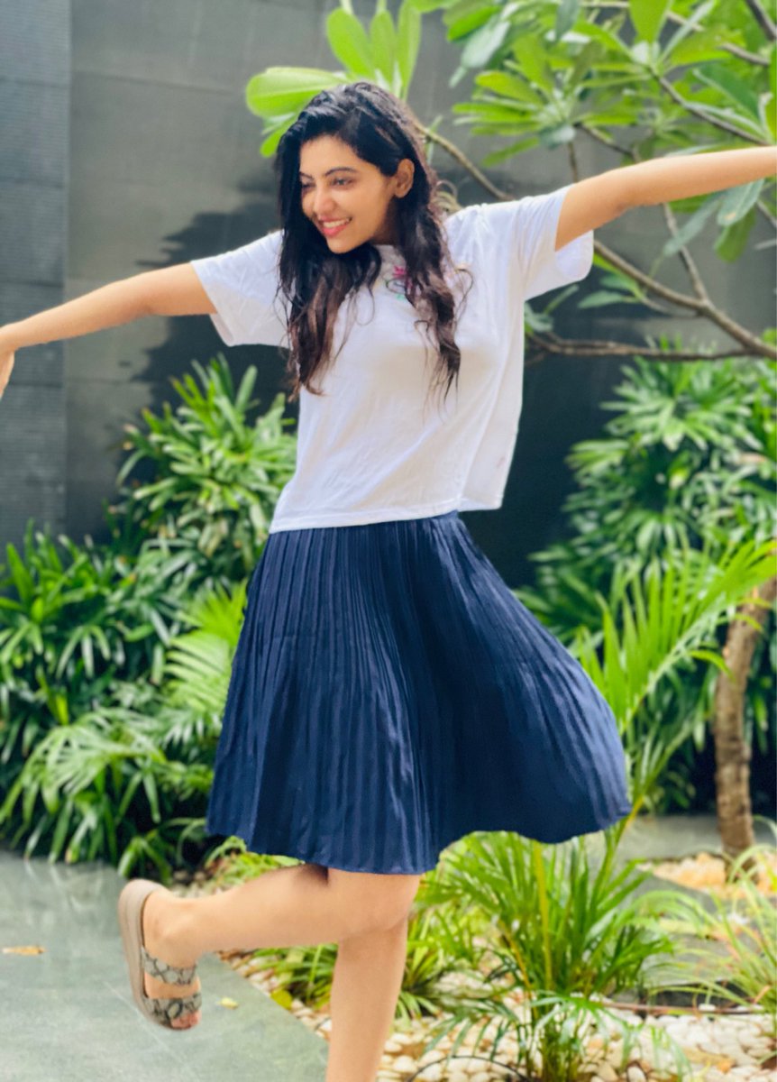 AthulyaOfficial's tweet photo. Little droplets of happiness ❤️❤️ #rainyday #rain #loveweather💕 #breezy https://t.co/pzifZakACY