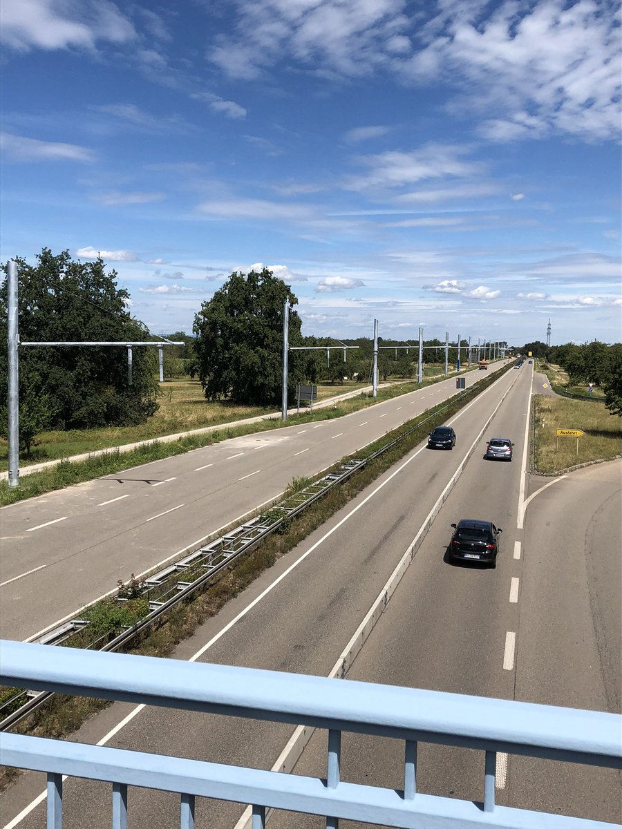 Accept_Energy's tweet photo. Der Bau der Oberleitung für Lkw im Murgtal schreitet voran! Wir freuen uns schon auf spannende Forschungsthemen im Rahmen der Akzeptanz-Begleitforschung im Projekt eWayBW! #bmu #ewaybw #erneuerbarmobil #oberleitungslkw https://t.co/hlMyTptZ9y