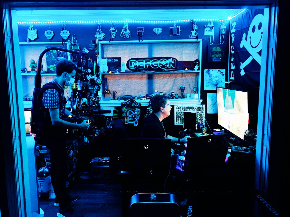 jaysonstreet's tweet photo. Cris from https://t.co/48Gcv2kdd0 was awesome and shared with me some pics he took on his phone of me and Justin while filming. 😊💜 #IsolatedHackerAdventures https://t.co/MxmBza5WB0