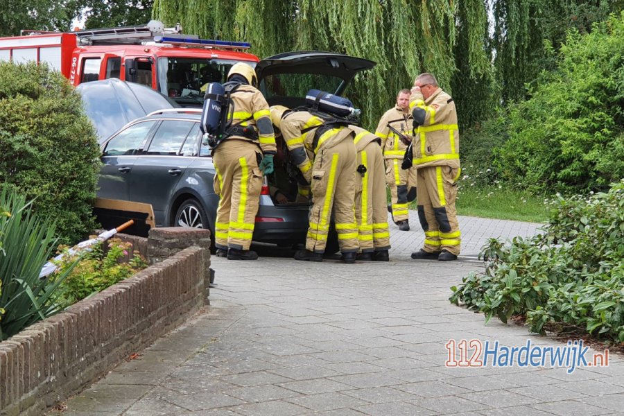 Gaslucht rond auto aan de Guido Gezellelaan in #Harderwijk. 112Harderwijk.