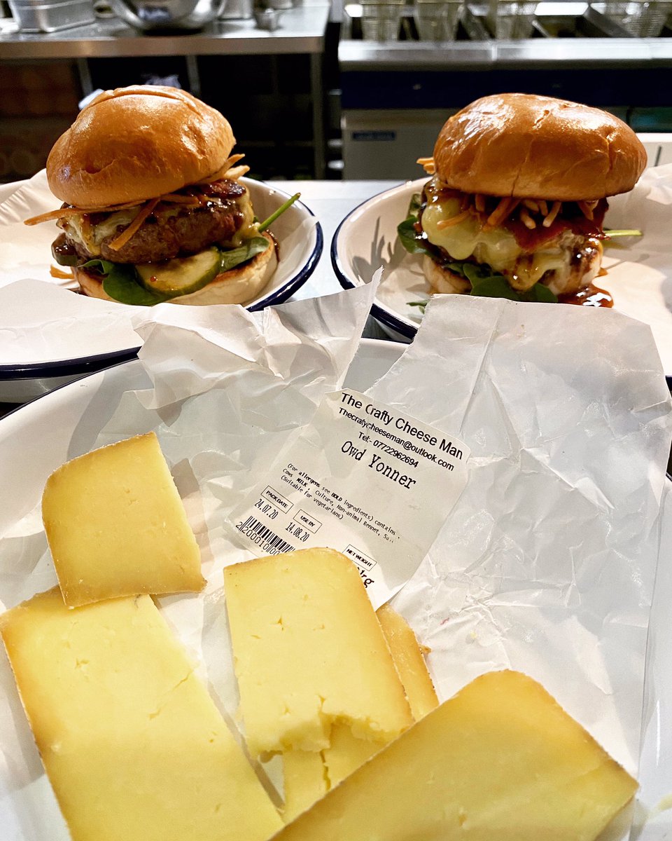 honestburgers's tweet photo. This weekβs #TestKitchenTuesday is from our chef in #Manchester @KrisCoulton π¨βπ³
As you may have seen on @ilovemanchester heβs been working on a new Beef Wellington themed local special for Manchester with top Lancashire cheese... https://t.co/ZwRW4YIUUk
