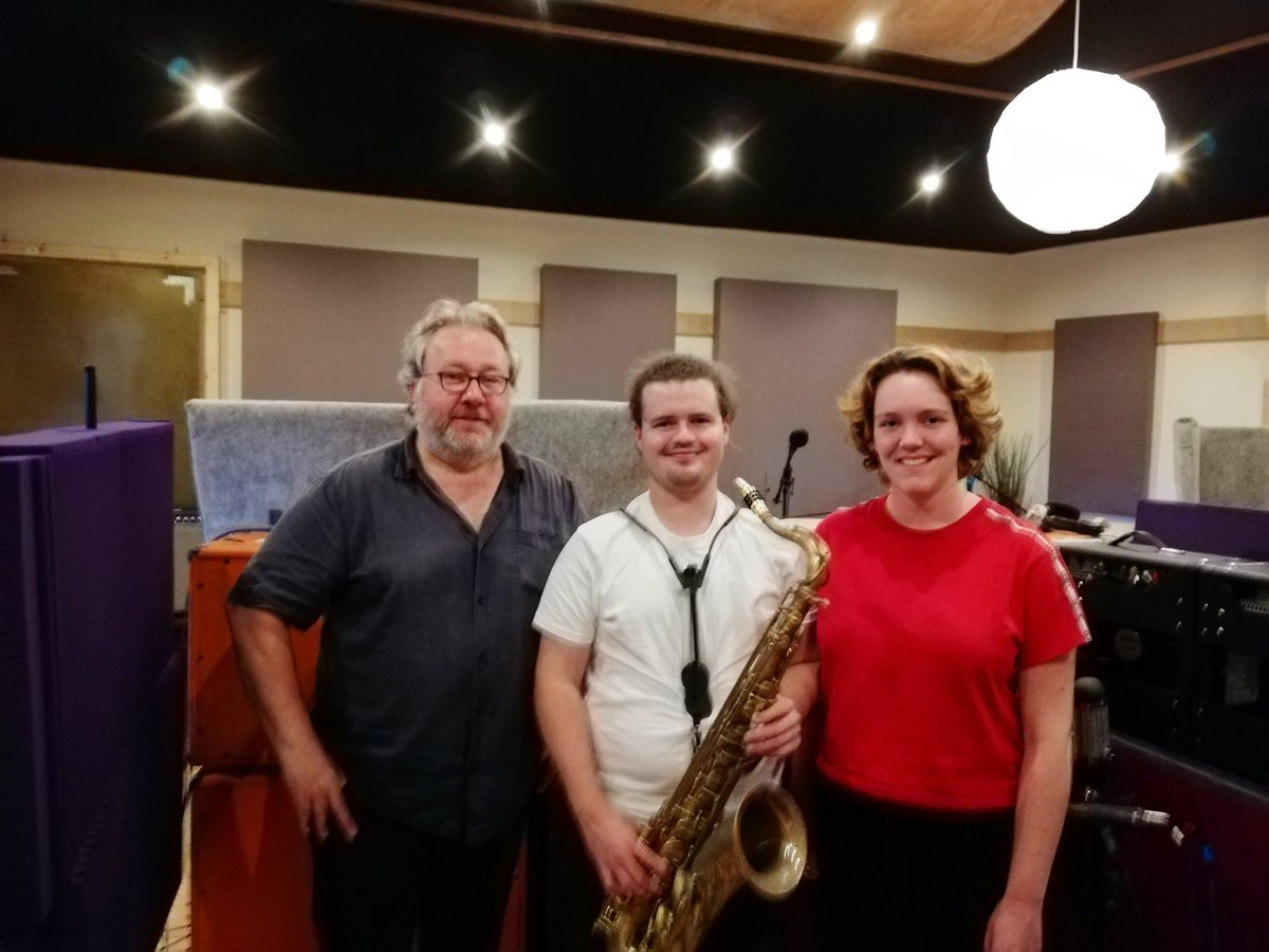 abbiefinndrums's tweet photo. Trio recording done 👌🥁🎷🎸 #jazztrio #jazz #jazzrecording #femaledrummer #ukjazz #jazznorth https://t.co/nI8qJAUei6