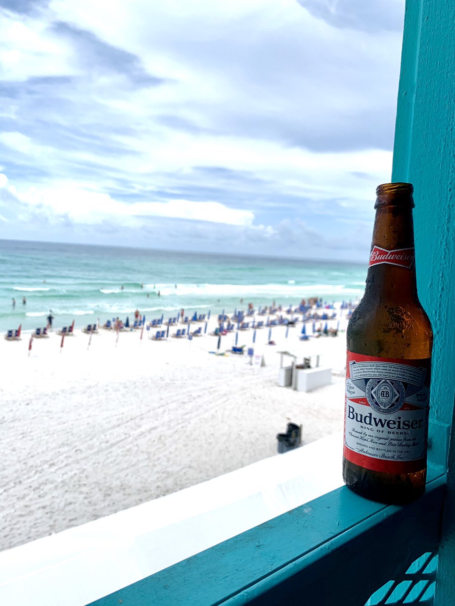 SG303030's tweet photo. Doesn’t get much better..  @budweiserusa https://t.co/JRvtxgX0ev