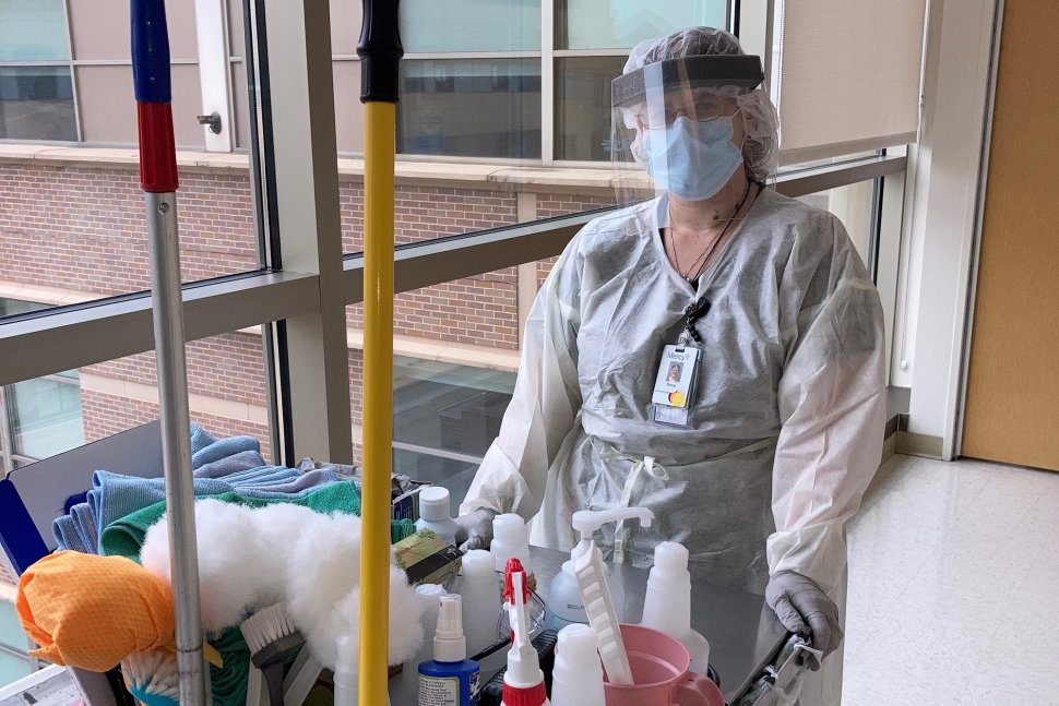 FollowMercy's tweet photo. Help us congratulate @MercyVirtual pulmonologist Steven Brown and @MercyNWA housekeeper Erica Schamber! Read more at https://t.co/o80MOc1dym. #USNHospitalHeroes @usnews #BestHospitals #MercyVirtual #MercyNWA #COVID19 (2/2) https://t.co/rJQZEAumaL